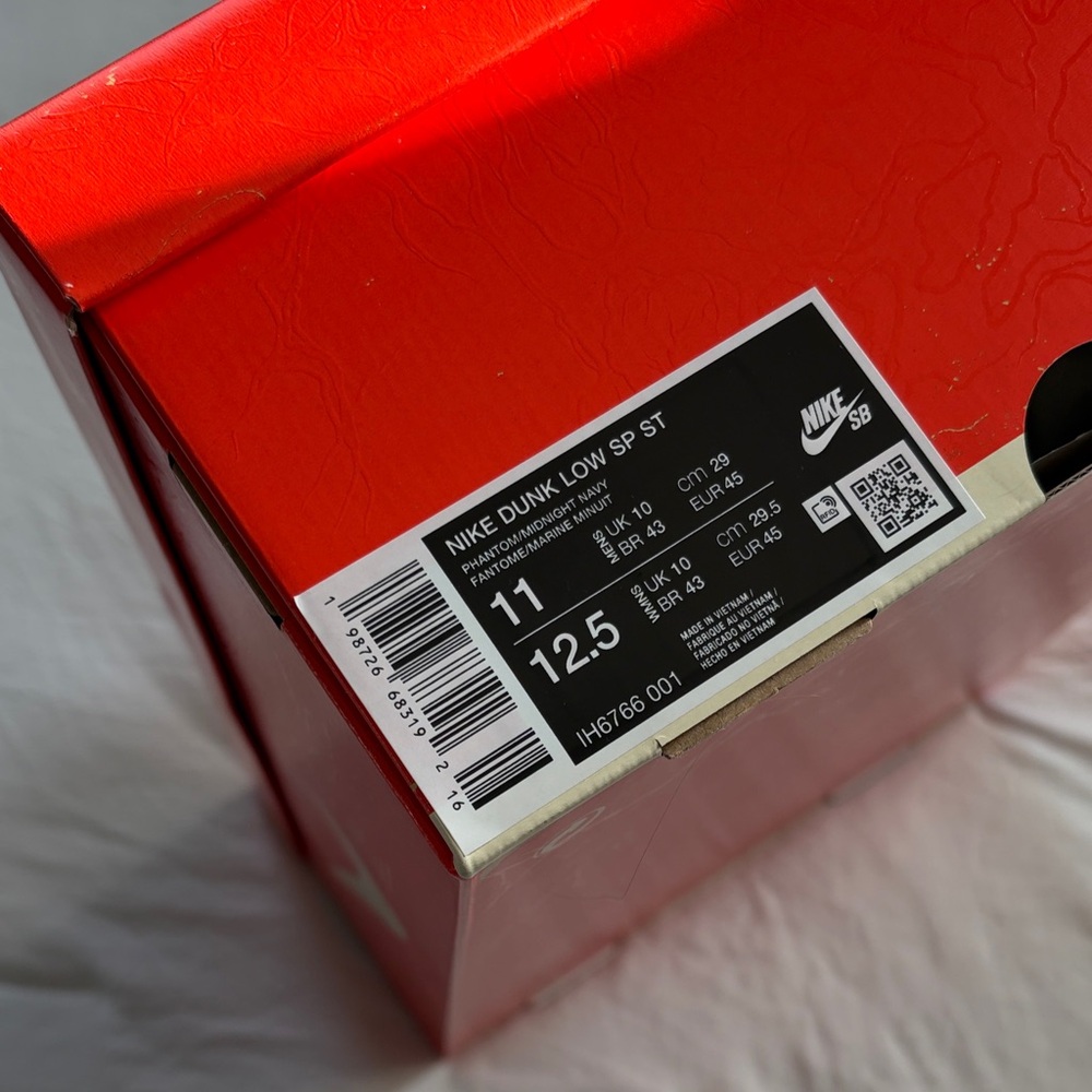 Nike Dunk Low SP / Stranger Things / Phantom and Midnight Navy / Size 11 - Picture 12 of 13